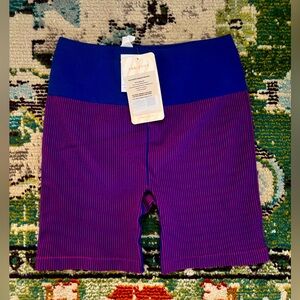 Fabletics High Waisted Seamless Rib Shorts Size M